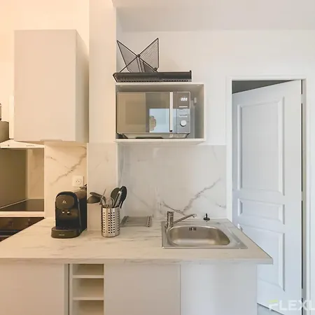 Ideal T5 In The 15th District Of Appartement