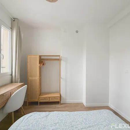 Apartment Ideal T5 In The 15th District Of Paris